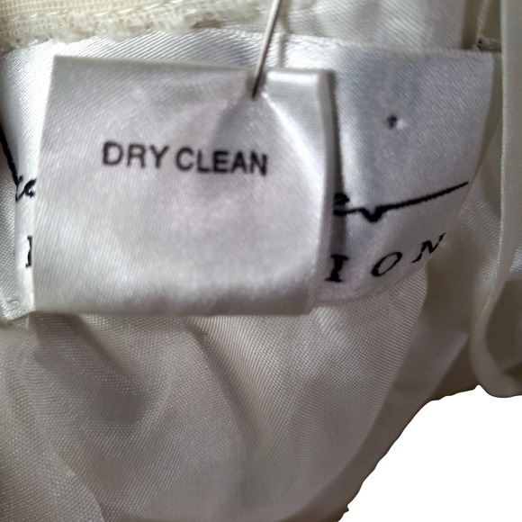 Nicole Miller Collection White Strapless Dress Size 2 EUC - Picture 3 of 10